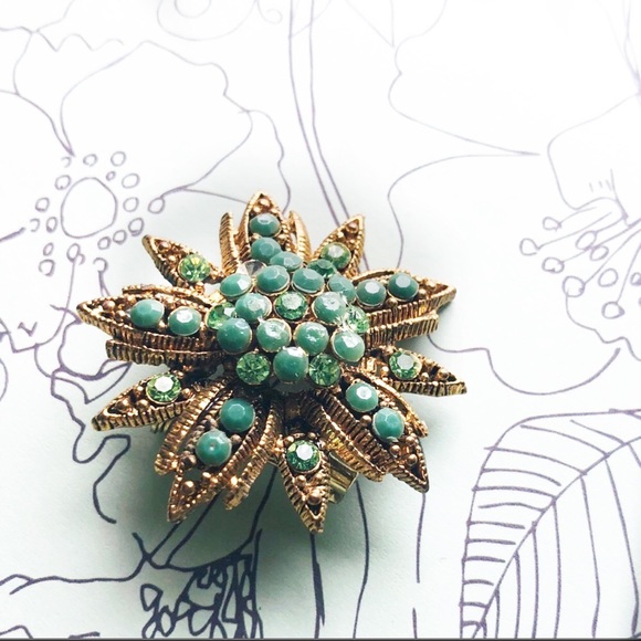 Green Vintage Starburst Brooch - Picture 2 of 5
